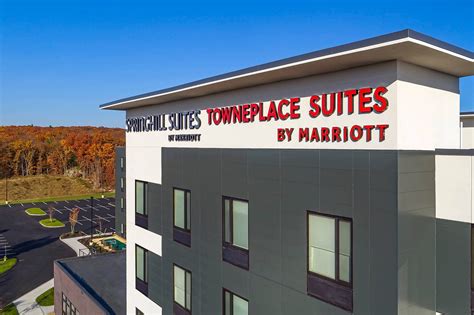 El TownePlace Suites By Marriott Wrentham Plainville se encuentra en Wrentham y ofrece alojamiento con bar, salón compartido y zona de parrilla.